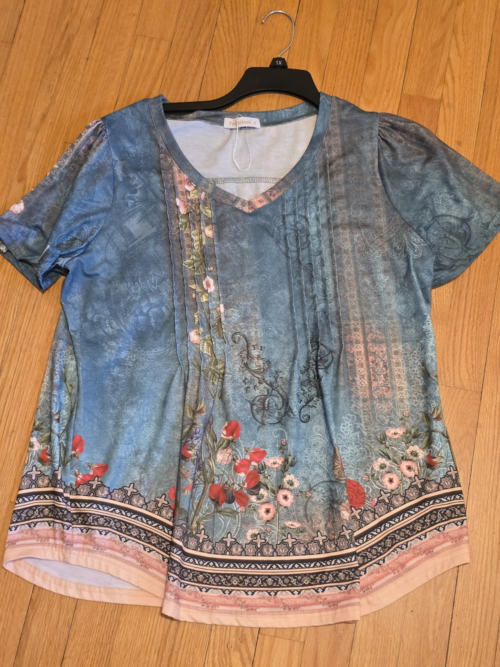 Fanaslook Women's Green Patterned V-Neck Blouse